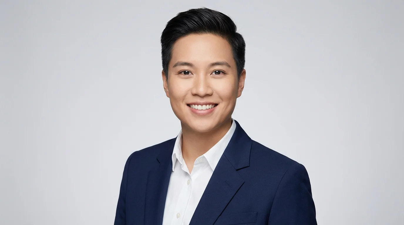 面试证件照AI修图：怎么修得专业又自然不被HR看出来