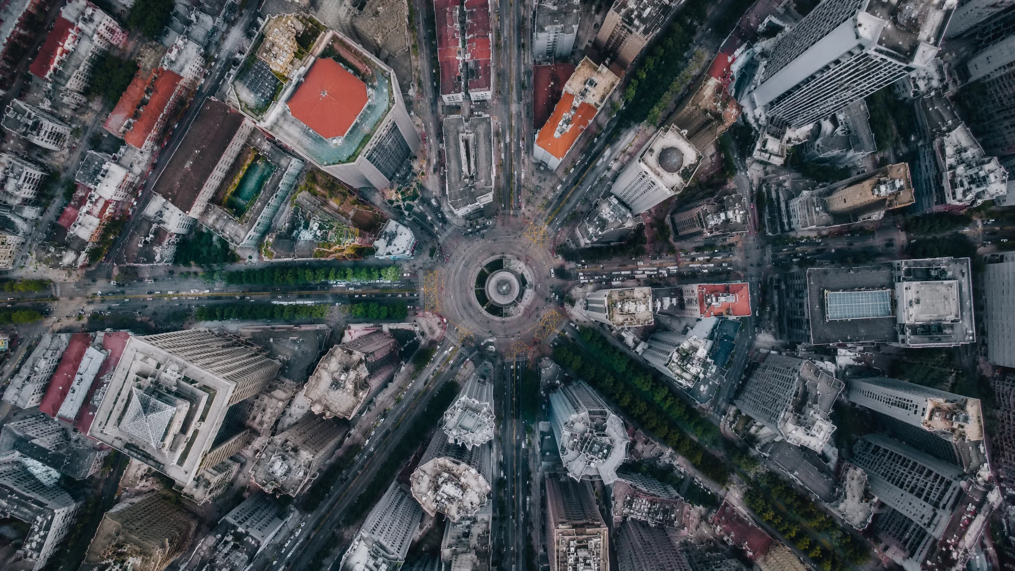 AI俯视视角绘画：鸟瞰构图与空间纵深的视觉表现技巧