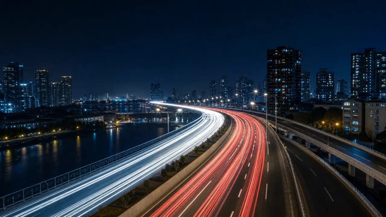 夜景车流照修图：光轨的美感在流畅